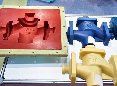 how custom injection molding works